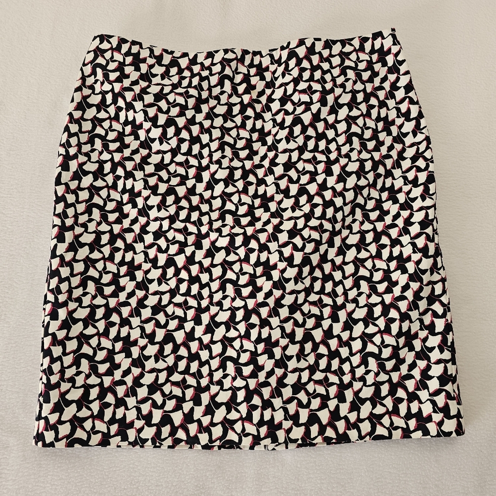 Ann Taylor Factory Petite Stylish Black White And Red Patterned Skirt Size 14P